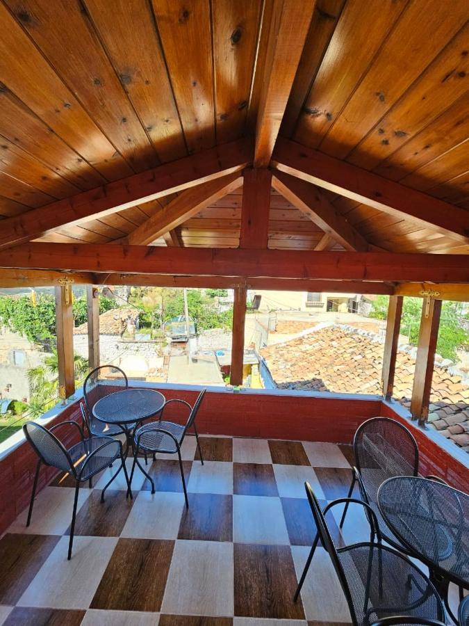 מלון Krujë Castle - Inside,Voga Guesthause מראה חיצוני תמונה
