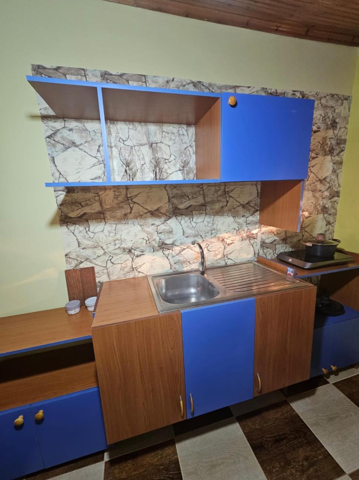 מלון Krujë Castle - Inside,Voga Guesthause מראה חיצוני תמונה