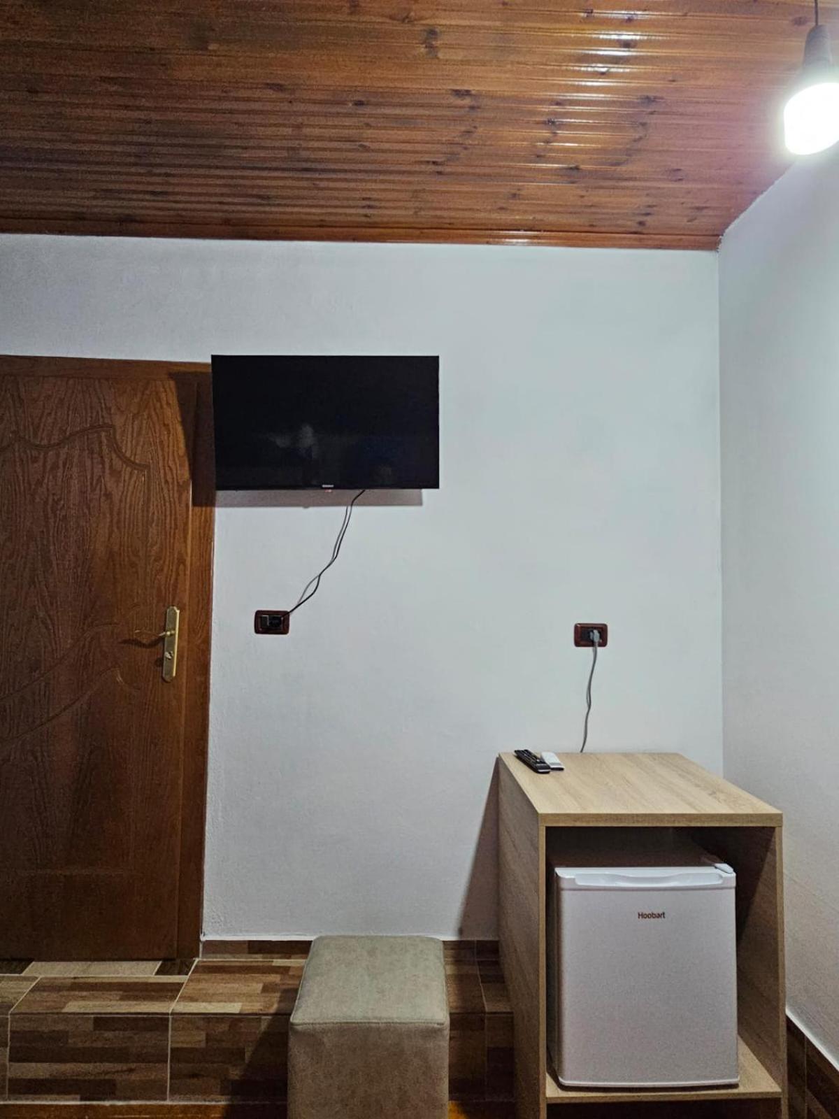 מלון Krujë Castle - Inside,Voga Guesthause מראה חיצוני תמונה
